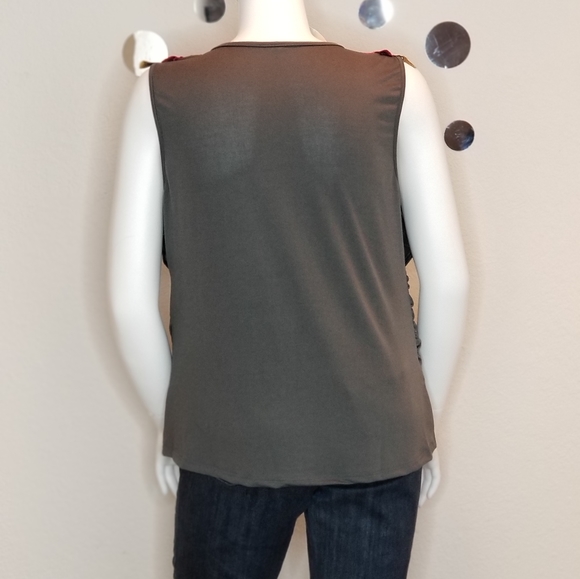 Sleeveless Crossfront Blouse - Picture 4 of 5
